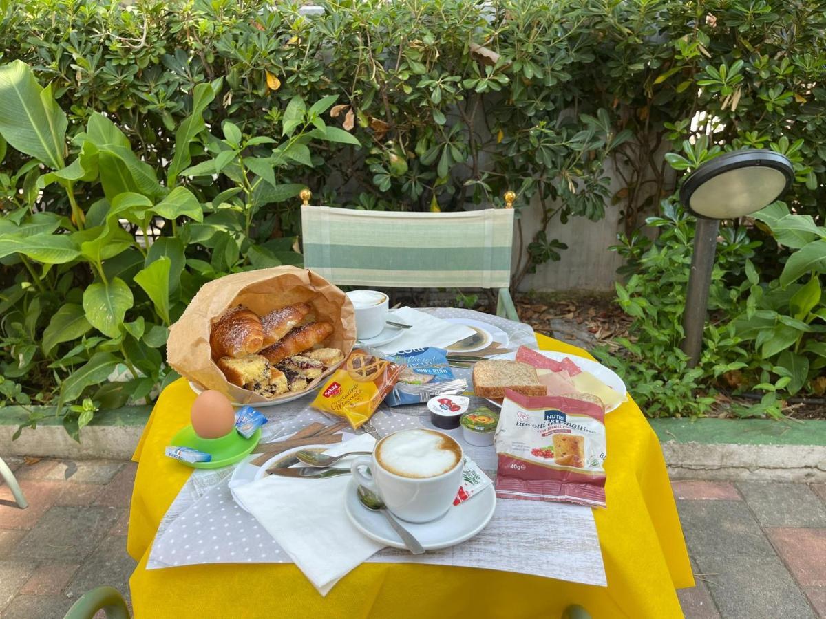 Hotel Montebello 리치오네 외부 사진