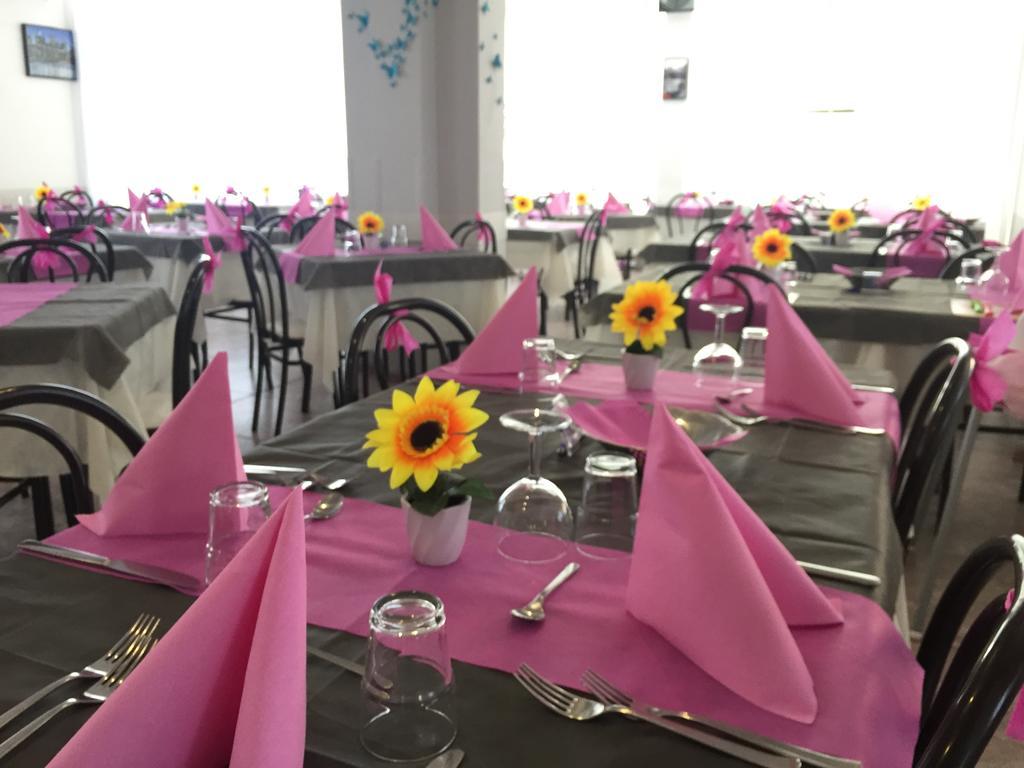 Hotel Montebello 리치오네 외부 사진