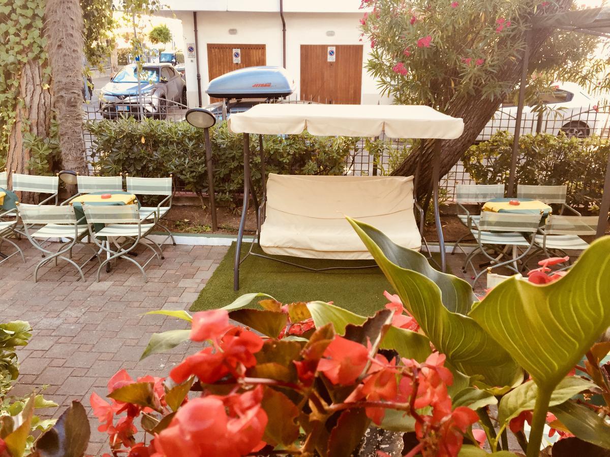 Hotel Montebello 리치오네 외부 사진